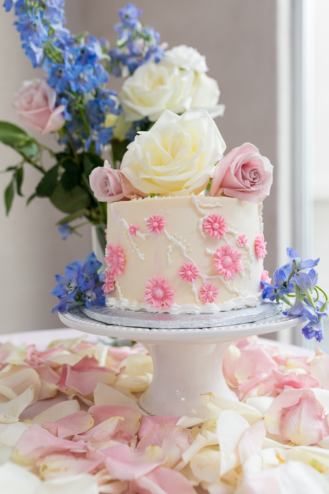 Vanilla wedding cake