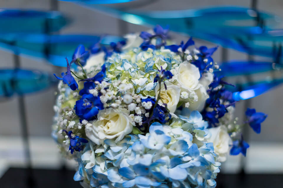Bride's wedding bouquet at the OdySea Aquarium.